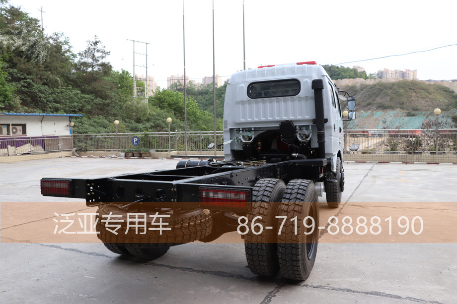 四驅(qū)越野車底盤,四驅(qū)越野卡車,東風大多利卡,四驅(qū)多利卡底盤,四驅(qū)底盤改裝,四驅(qū)特種車底盤,4*4雙排多利卡,東風多利卡圖片,四驅(qū)輕卡底盤，4*4雙排輕卡底盤