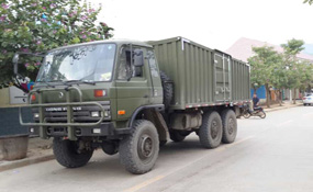 六驅(qū)平頭排半EQ2102G越野運(yùn)兵車_東風(fēng)153軍車底盤改裝_6×6沙漠運(yùn)輸車卡車