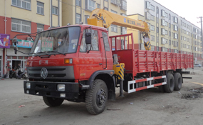 六驅(qū)隨車起重運(yùn)輸車153隨車吊