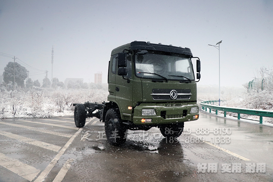 <strong>首款改裝的四驅(qū)“水陸兩棲”卡車底盤將面世！能在公路行駛，也能涉水行駛！</strong>