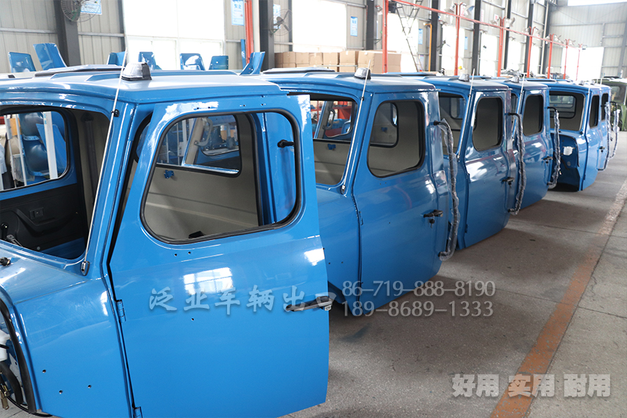 東風(fēng)四驅(qū)六驅(qū),東風(fēng)越野卡車零部件,東風(fēng)發(fā)動(dòng)機(jī),東風(fēng)卡車車廂,東風(fēng)變速箱,越野卡車大燈,東風(fēng)EQ240,東風(fēng)EQ245,東風(fēng)EQ246運(yùn)兵車,EQ2070運(yùn)兵車,EQ2100,EQ2102,153駕駛室