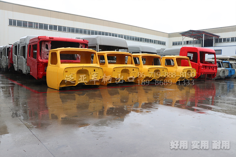 東風(fēng)四驅(qū)六驅(qū),東風(fēng)越野卡車零部件,東風(fēng)發(fā)動(dòng)機(jī),東風(fēng)卡車車廂,東風(fēng)變速箱,越野卡車大燈,東風(fēng)EQ240,東風(fēng)EQ245,東風(fēng)EQ246運(yùn)兵車,EQ2070運(yùn)兵車,EQ2100,EQ2102,153駕駛室