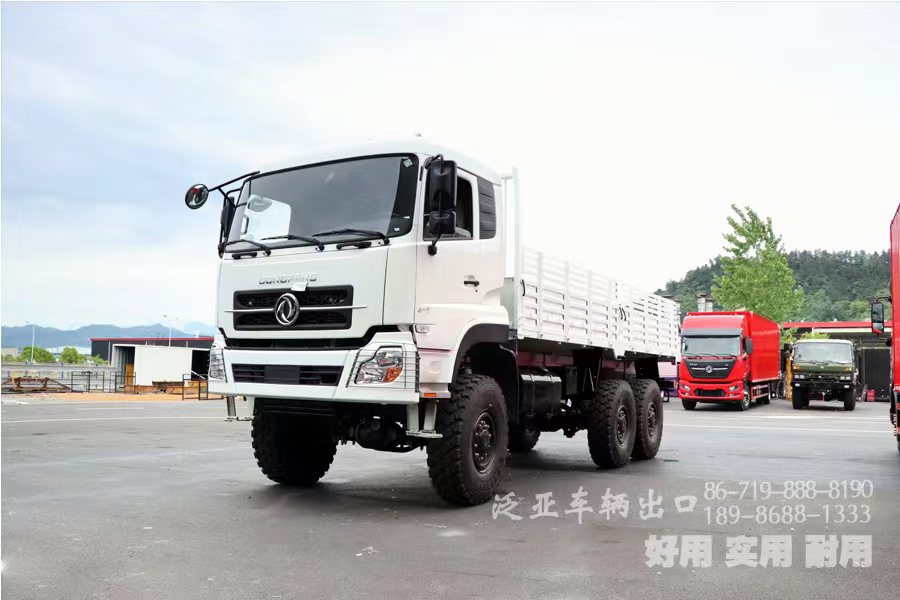 <strong>愛車的你會(huì)用這輛東風(fēng)300馬力六驅(qū)大力神越野載貨卡車?yán)┥叮?/strong>