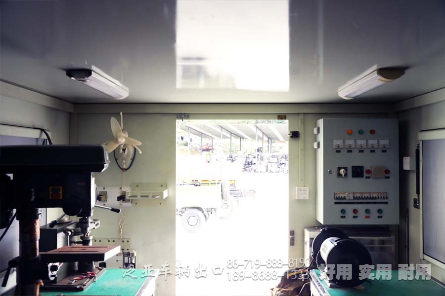 東風(fēng)六驅(qū)越野卡車， 后援保障車，維修保障車，EQ2102,六驅(qū)越野車，東風(fēng)六驅(qū)