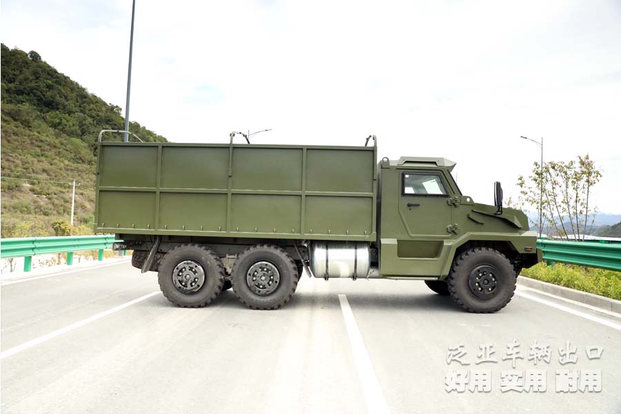 東風(fēng)六驅(qū)卡車，東風(fēng)裝甲車，六驅(qū)裝甲車，軍用裝甲車，裝甲車出口，越野專用車，六驅(qū)越野卡車，裝甲車定制