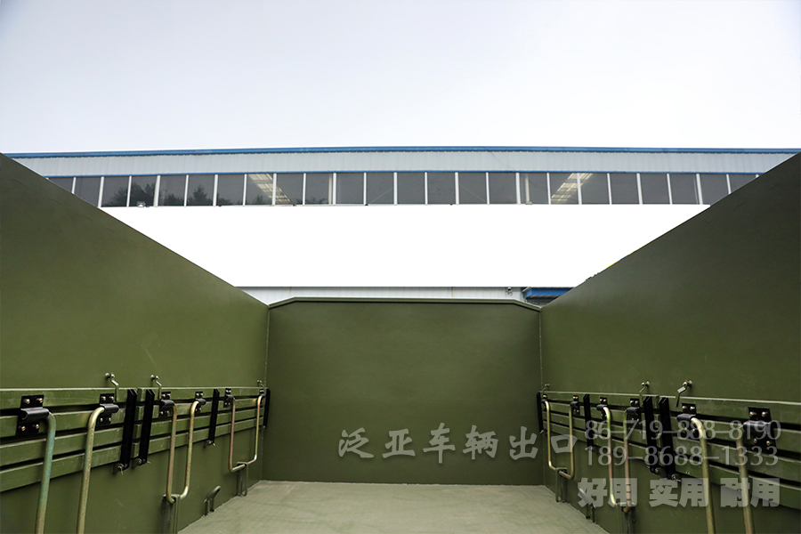 六驅(qū)裝甲車,越野運兵車,防護型裝甲車,防彈越野車,長頭運兵車,國際維和車,部隊訓(xùn)練指揮車,越野專用車,定制化出口車改裝