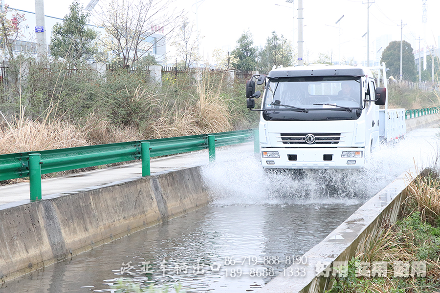 4*4東風(fēng)卡車,輕型卡車,越野卡車,東風(fēng)雙排卡車,3噸小型卡車,貨箱4.2米