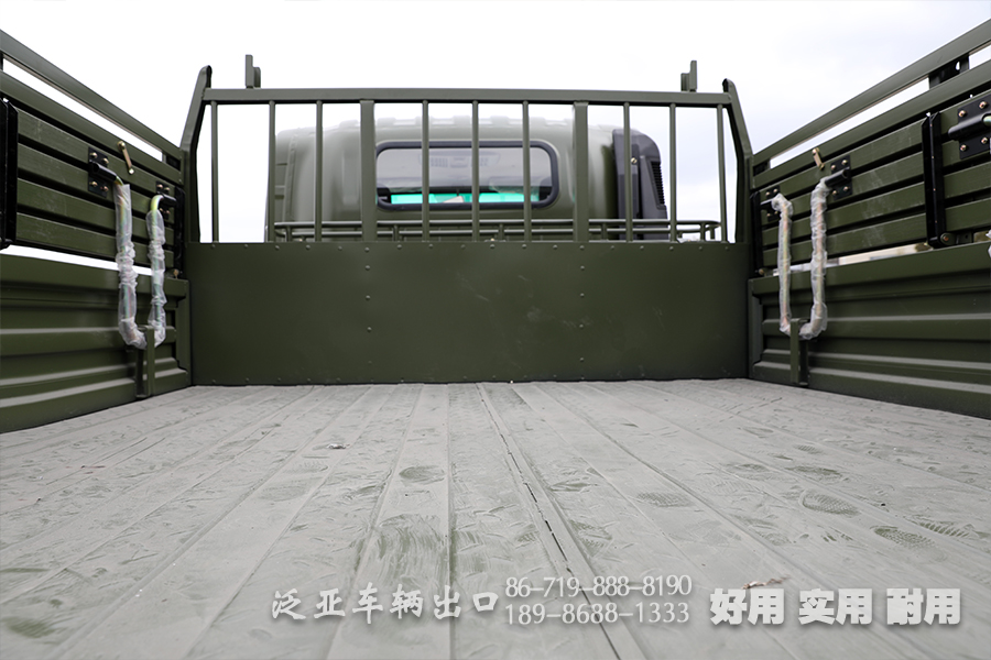東風(fēng)六驅(qū),六驅(qū)越野卡車,平頭卡車,柴油越野汽車,東風(fēng)6*6卡車,東風(fēng)6*6運(yùn)兵車,東風(fēng)運(yùn)兵車,六驅(qū)運(yùn)兵車,六驅(qū)民用車出口,卡車出口,