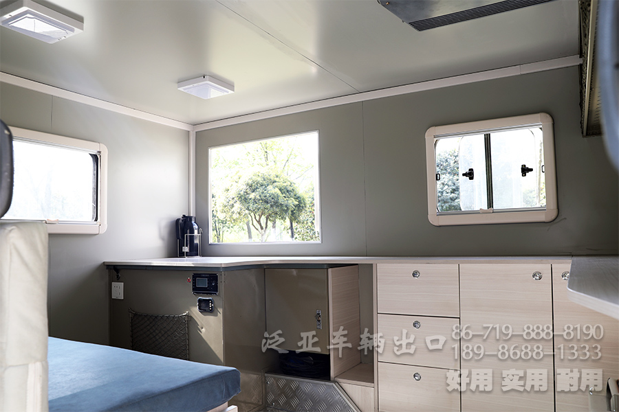 依維柯2046,越野型旅居房車,移動辦公車,房車定制改裝,戶外辦公室