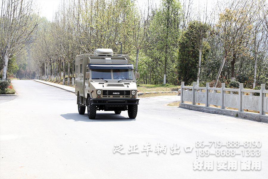 <strong>這樣一款依維柯四驅(qū)2046戶外移動(dòng)辦公精品房車(chē)你心動(dòng)了嗎？</strong>