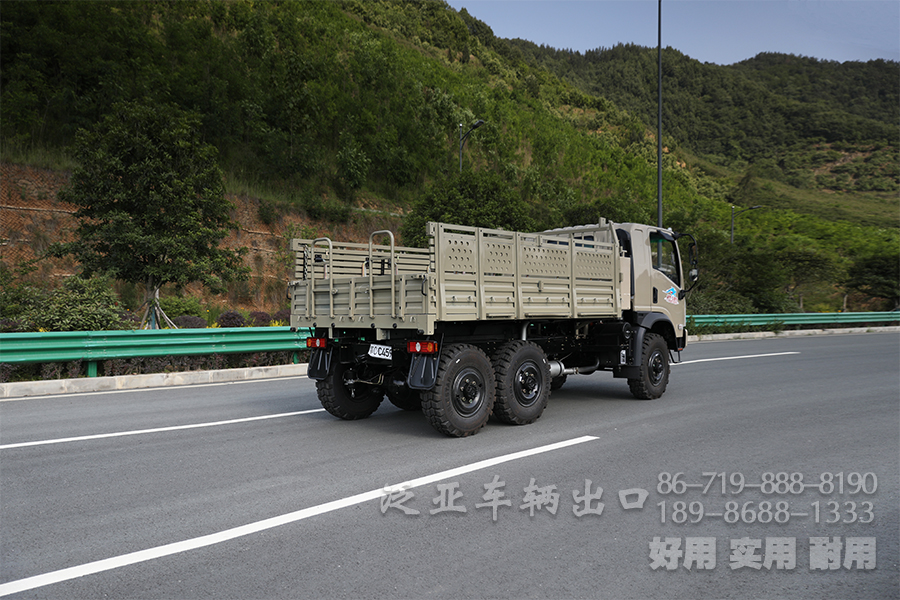 東風(fēng)六驅(qū),六驅(qū)越野卡車(chē),平頭卡車(chē),柴油越野汽車(chē),東風(fēng)6*6卡車(chē),東風(fēng)6*6運(yùn)兵車(chē),東風(fēng)運(yùn)兵車(chē),六驅(qū)運(yùn)兵車(chē),六驅(qū)民用車(chē)出口,卡車(chē)出口