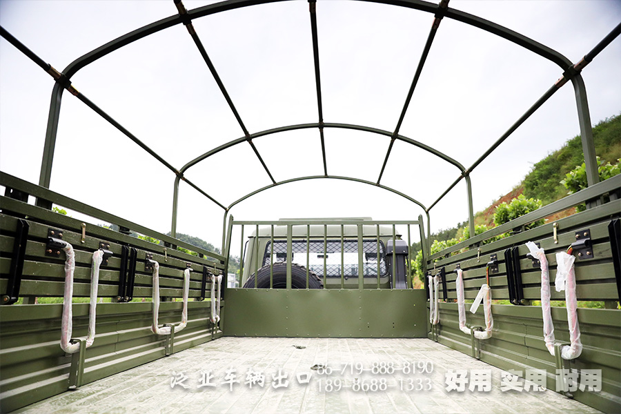 全驅(qū)運(yùn)兵車,6*6運(yùn)兵車,東風(fēng)EQ2102N,雙排越野卡車,東風(fēng)153雙排卡車,六驅(qū)卡車配置,東風(fēng)運(yùn)兵車,EQ246運(yùn)兵車
