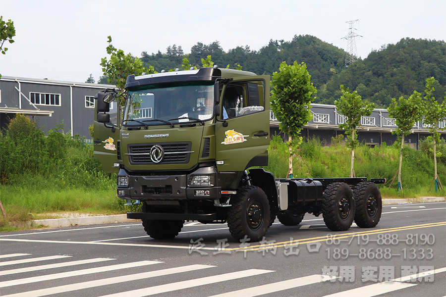 <strong>“用料十足”的東風(fēng)六驅(qū)25噸重型車專用底盤</strong>