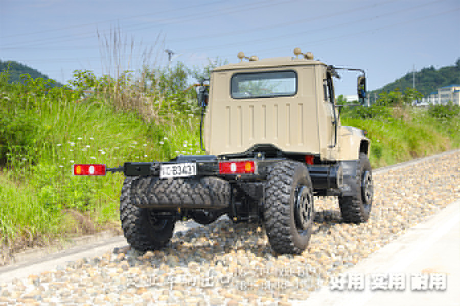 4x4長頭底盤,東風(fēng)240駕駛室,底盤定制,出口底盤,越野專用車底盤,前置絞盤
