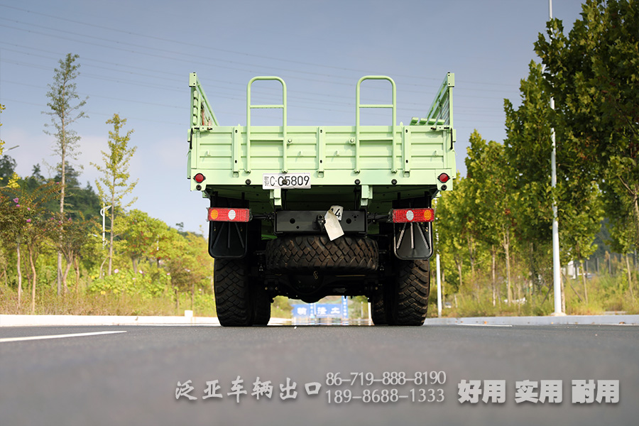 東風(fēng)EQ2100,東風(fēng)定制款越野車,長頭EQ2100,六驅(qū)越野運(yùn)兵車,6*6尖頭載貨汽車,六驅(qū)載貨汽車,運(yùn)兵卡車,長頭卡車,190馬力卡車,越野運(yùn)兵車