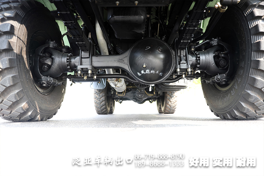 東風(fēng)EQ2100,東風(fēng)定制款越野車,長頭EQ2100,六驅(qū)越野運(yùn)兵車,6*6尖頭載貨汽車,六驅(qū)載貨汽車,運(yùn)兵卡車,長頭卡車,190馬力卡車,越野運(yùn)兵車