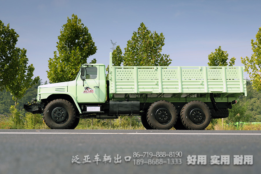 東風(fēng)EQ2100,東風(fēng)定制款越野車,長頭EQ2100,六驅(qū)越野運(yùn)兵車,6*6尖頭載貨汽車,六驅(qū)載貨汽車,運(yùn)兵卡車,長頭卡車,190馬力卡車,越野運(yùn)兵車
