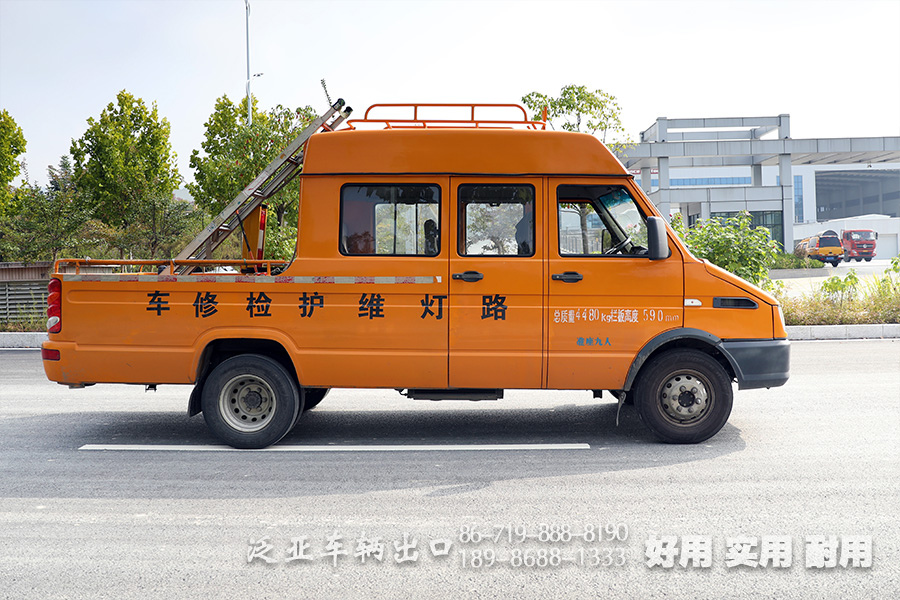 <strong> 全驅(qū)依維柯底盤——輕卡短頭越野底盤改裝中的戰(zhàn)斗機(jī)</strong>