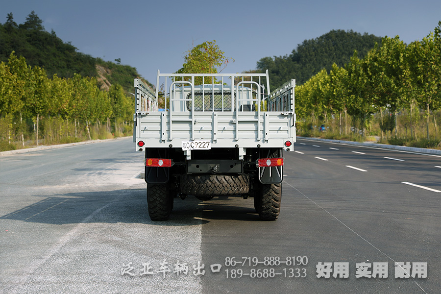 東風EQ2100,東風全驅越野卡車,長頭EQ2100,六驅越野運兵車,6*6尖頭載貨汽車,六驅載貨汽車,運兵卡車,長頭卡車,210馬力卡車,越野運兵車