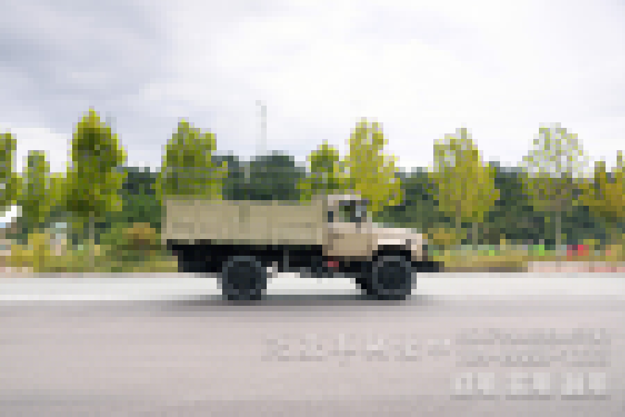 東風(fēng)4x4,東風(fēng)尖頭卡車,東風(fēng)越野卡車,東風(fēng)四驅(qū),EQ240,尖頭駕駛室,東風(fēng)四驅(qū)改裝,定制化卡車出口,全驅(qū)卡車廠家