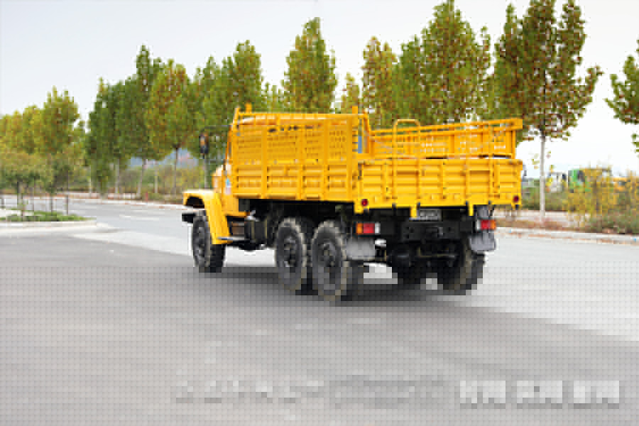 東風(fēng)6X6,EQ2082,EQ240,6X6長(zhǎng)頭卡車(chē),雙玻璃柴油卡車(chē),四噸民用卡車(chē),尖頭越野運(yùn)兵車(chē),25Y