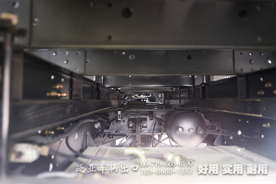 東風(fēng)越野卡車,雙排卡車銷售,3.5噸越野卡車,EQ2102運(yùn)兵車,東風(fēng)四驅(qū)六驅(qū)卡車,東風(fēng)卡車出口
