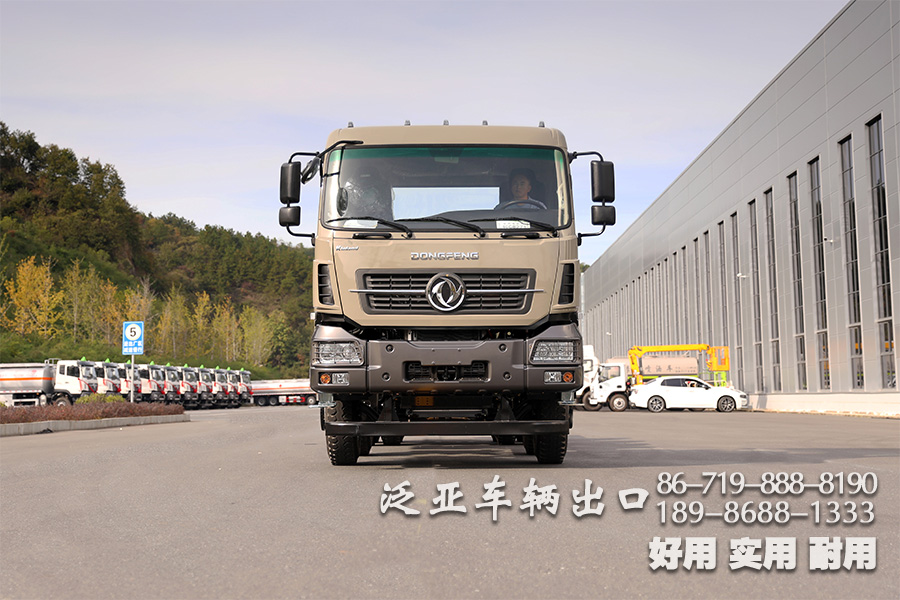 <strong>“移山倒?！钡臇|風(fēng)后八輪8x4平板運(yùn)輸車</strong>