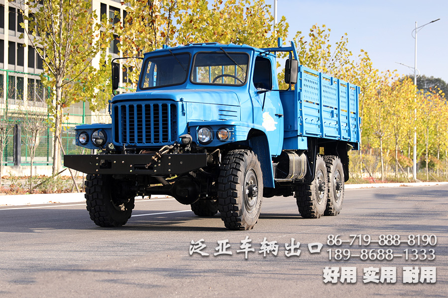 東風(fēng)經(jīng)典款Eq2082六驅(qū)越野卡車_尖頭雙玻璃越野運輸車_170/190馬力格柵臉軍車