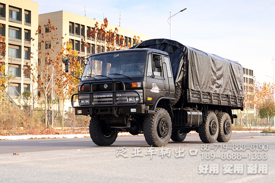 東風(fēng)EQ2102六驅(qū)越野載貨車、東風(fēng)黑色帶篷布6x6越野專用車、東風(fēng)153駕駛室越野卡車