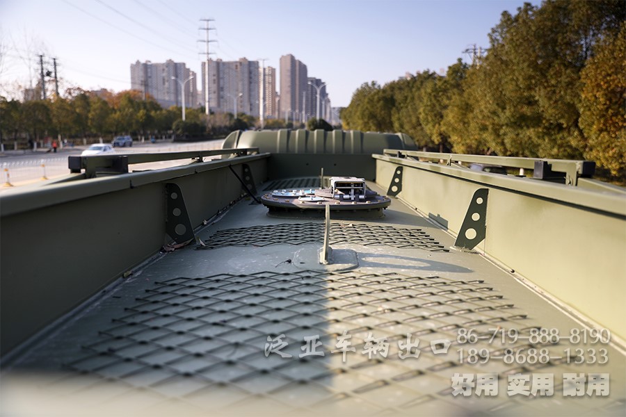 東風(fēng)6x4、東風(fēng)6x6、油罐車、加油車、罐式加油車、東風(fēng)6x4越野油罐車、平頭臥鋪加油車