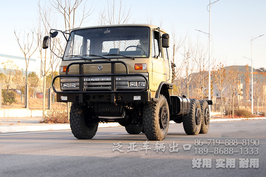 東風(fēng)六驅(qū)舵灰色越野卡車(chē)底盤(pán)_東風(fēng)6x6越野專(zhuān)用車(chē)底盤(pán)、東風(fēng)排半駕駛室越野載貨車(chē)底盤(pán)