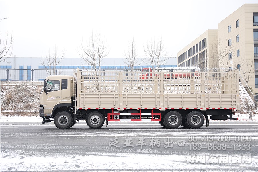 東風(fēng)8x4倉柵車，東風(fēng)平頭一排半駕駛室，東風(fēng)重型倉柵車，東風(fēng)大承載力越野卡車，東風(fēng)十二檔變速卡車，東風(fēng)420L油箱，倉柵運(yùn)輸車，大馬力卡車