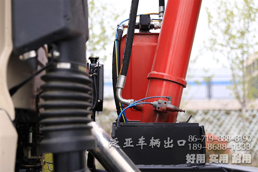 全驅(qū)自卸車，三橋自卸車，東風(fēng)自卸車，東風(fēng)六驅(qū)，后八輪自卸車，東風(fēng)6×6，東風(fēng)越野卡車，六驅(qū)自卸車，東風(fēng)后八輪，后八輪卡車，全驅(qū)后八輪
