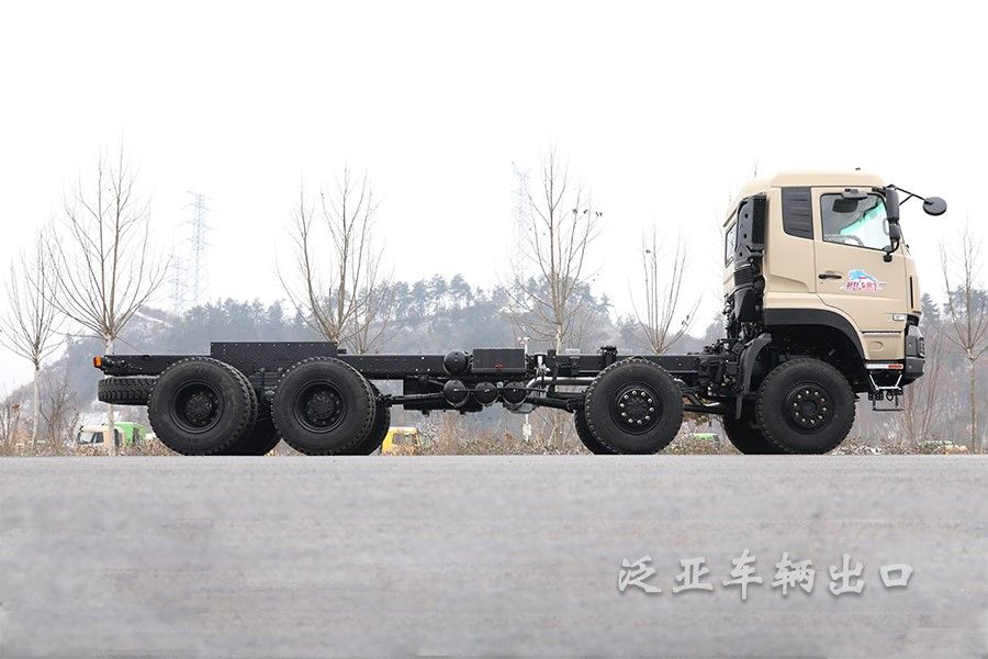 <strong>一起來(lái)看看這輛四橋車</strong>